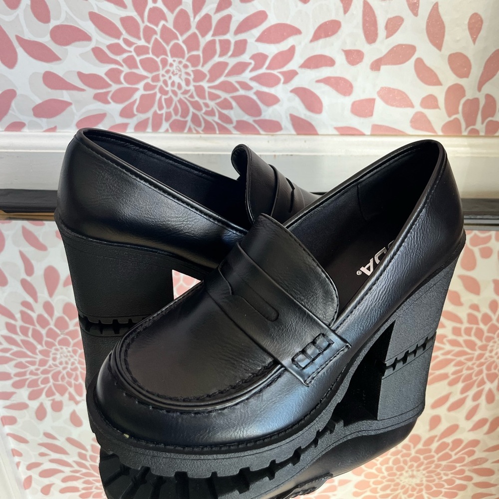 Soda chunky heeled loafers